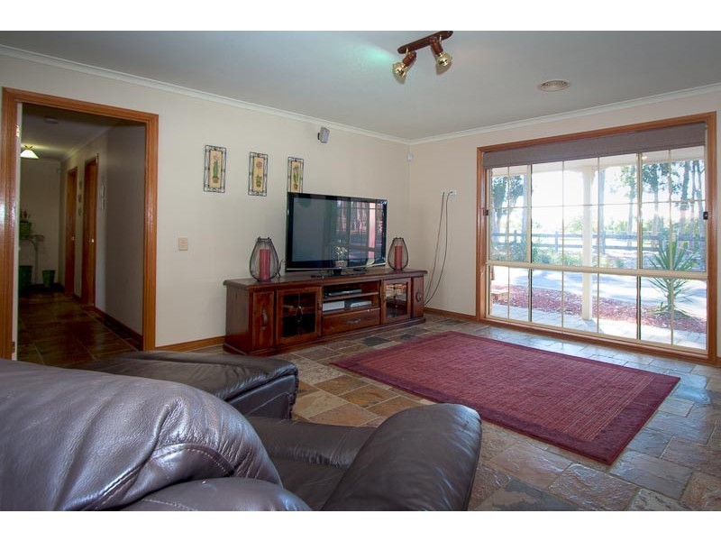 15 Rolling Meadows Drive, Sunbury VIC 3429