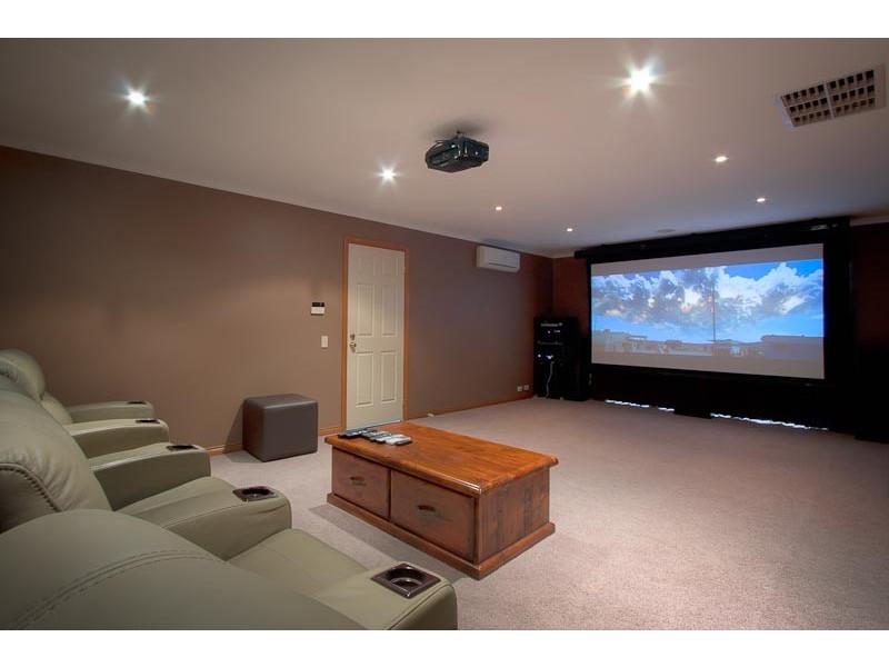 15 Rolling Meadows Drive, Sunbury VIC 3429