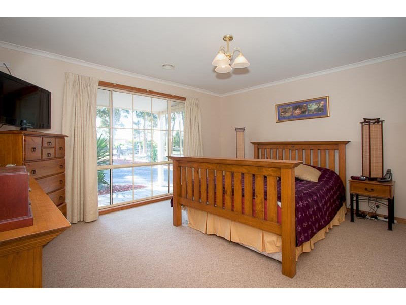 15 Rolling Meadows Drive, Sunbury VIC 3429
