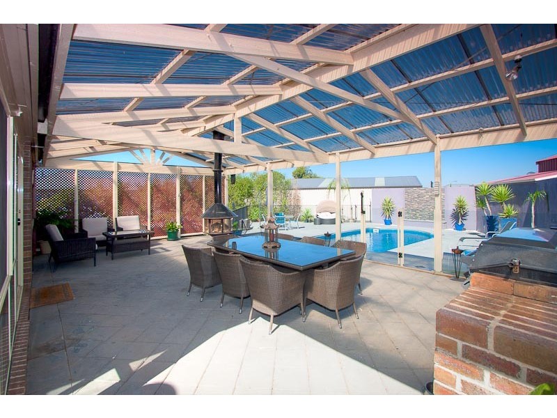 15 Rolling Meadows Drive, Sunbury VIC 3429