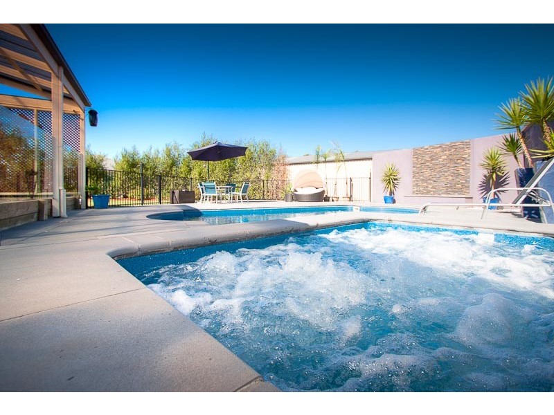 15 Rolling Meadows Drive, Sunbury VIC 3429