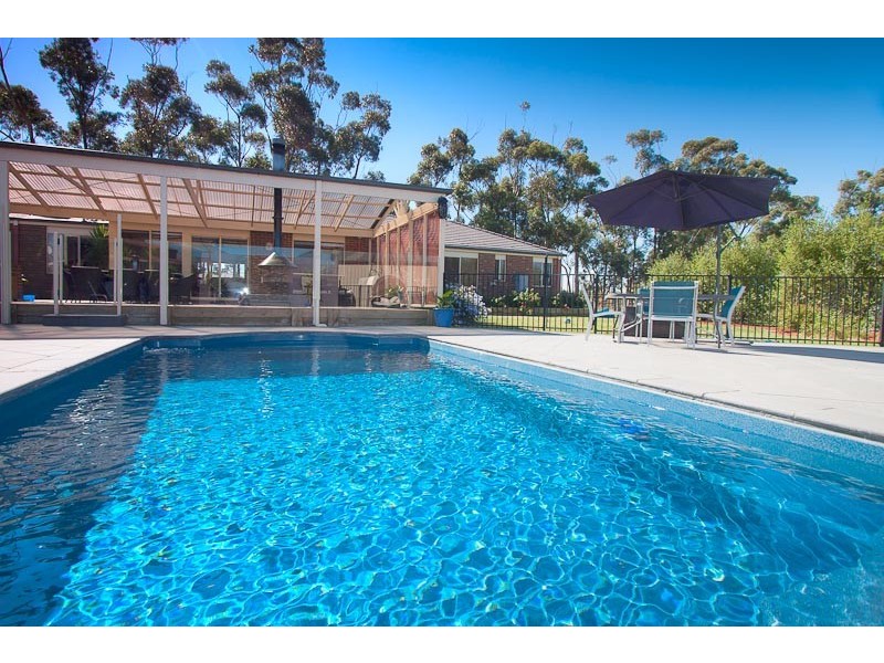 15 Rolling Meadows Drive, Sunbury VIC 3429