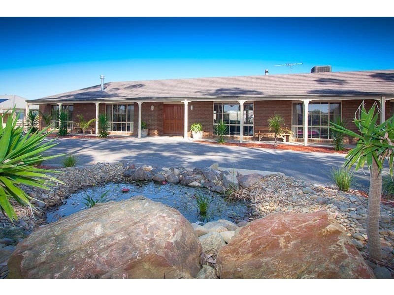 15 Rolling Meadows Drive, Sunbury VIC 3429