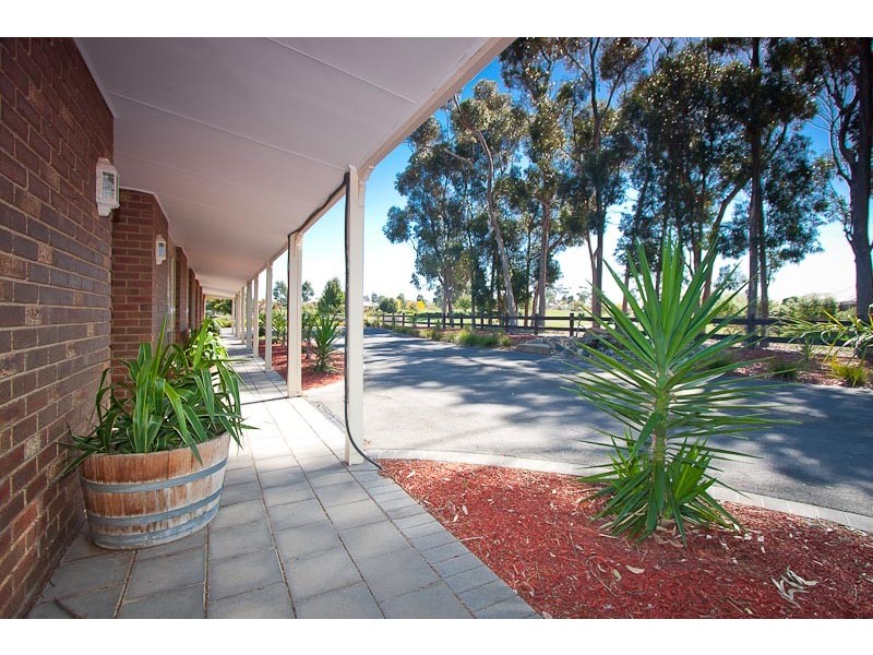 15 Rolling Meadows Drive, Sunbury VIC 3429