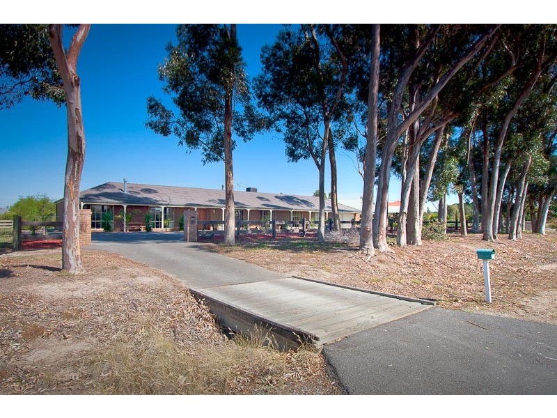 15 Rolling Meadows Drive, Sunbury VIC 3429