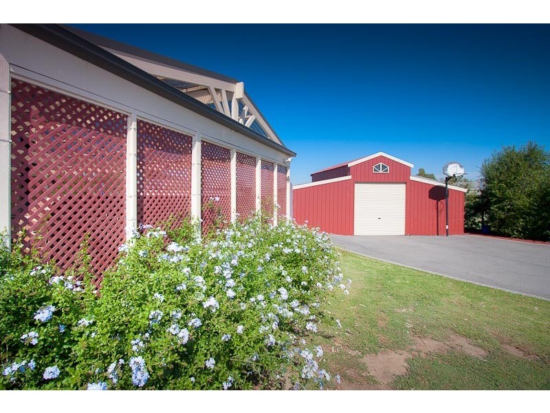 15 Rolling Meadows Drive, Sunbury VIC 3429