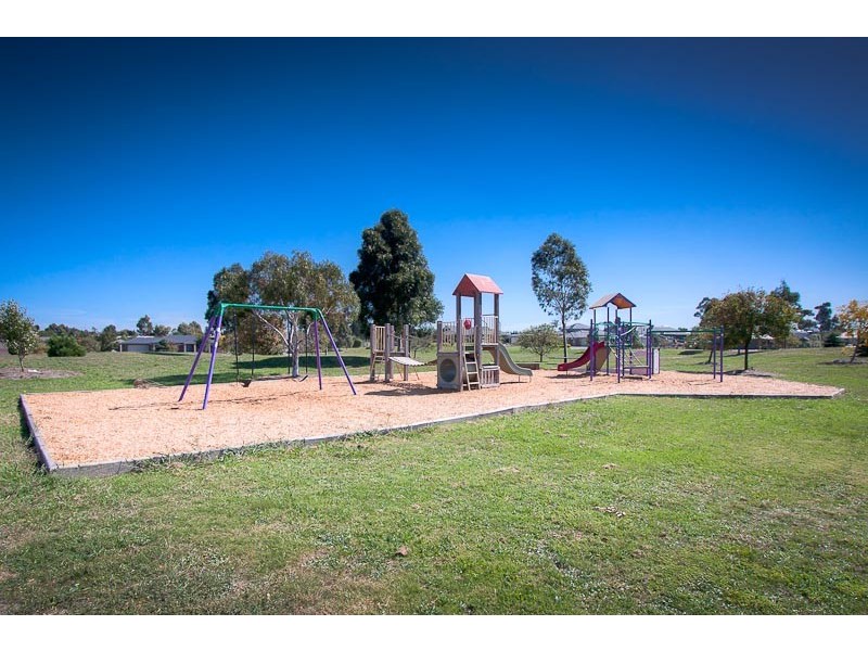 15 Rolling Meadows Drive, Sunbury VIC 3429