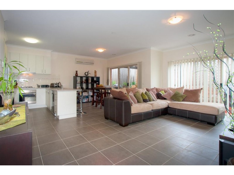 2/37 Stewarts Lane, Sunbury VIC 3429