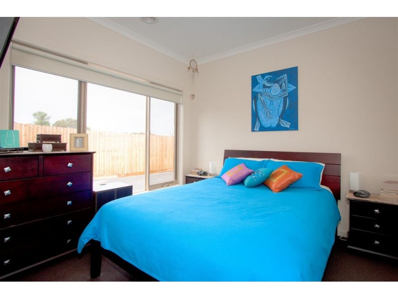2/37 Stewarts Lane, Sunbury VIC 3429