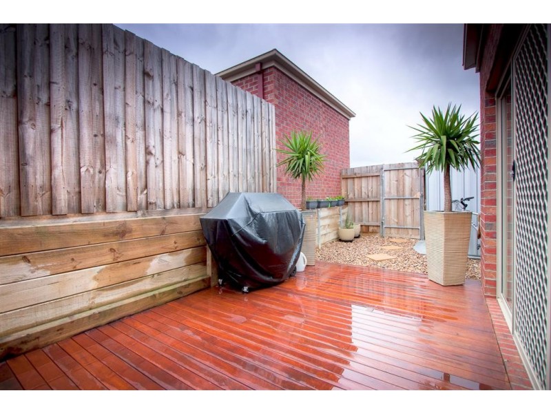 2/37 Stewarts Lane, Sunbury VIC 3429