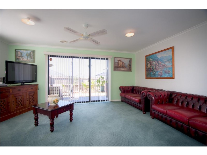 19 Fingleton Crescent, Sunbury VIC 3429