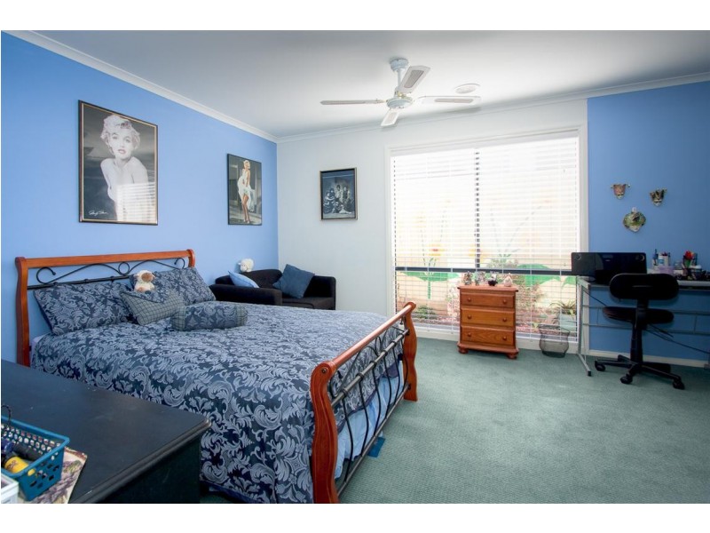 19 Fingleton Crescent, Sunbury VIC 3429