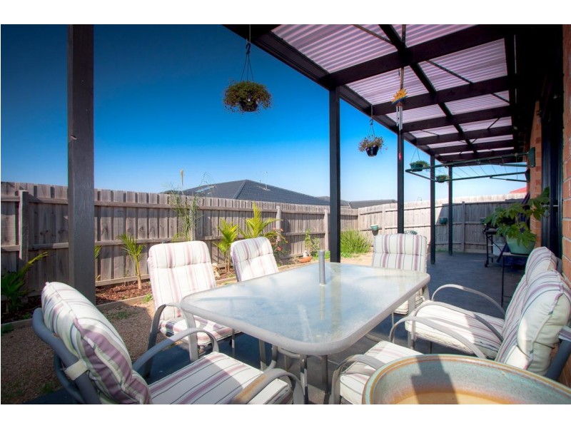 19 Fingleton Crescent, Sunbury VIC 3429