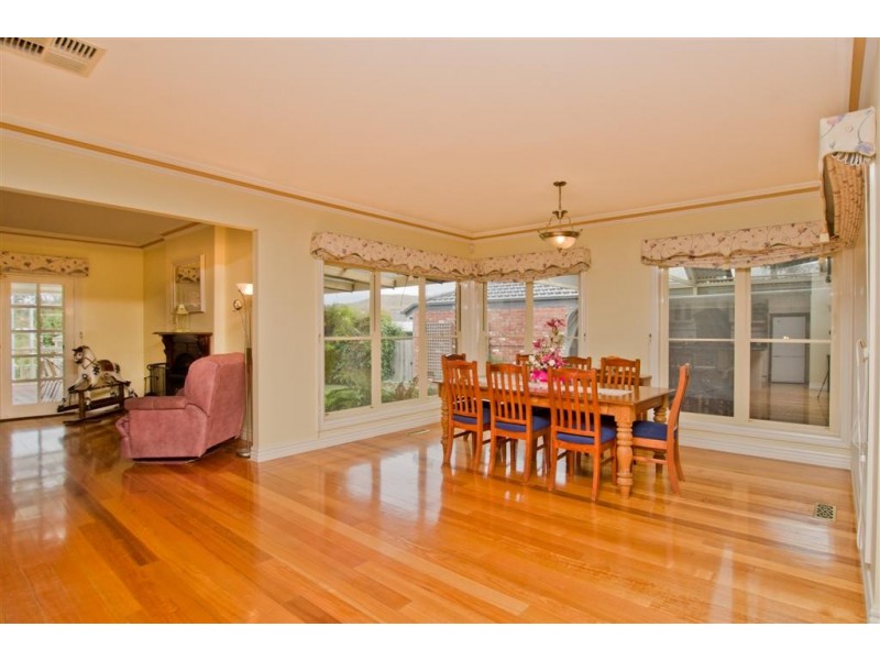 33 Stewarts Lane, Sunbury VIC 3429