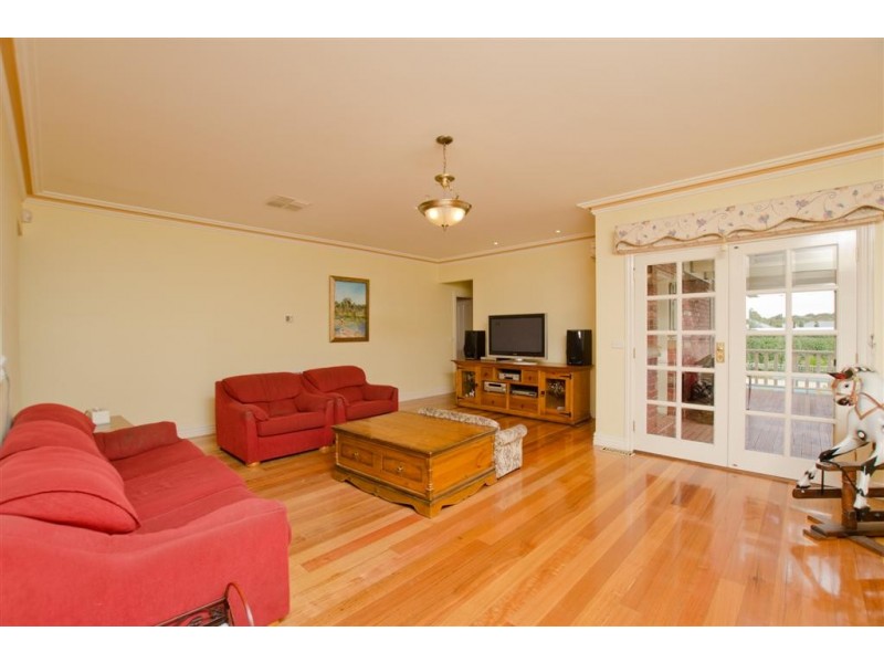 33 Stewarts Lane, Sunbury VIC 3429