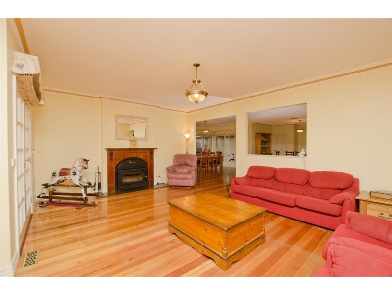 33 Stewarts Lane, Sunbury VIC 3429