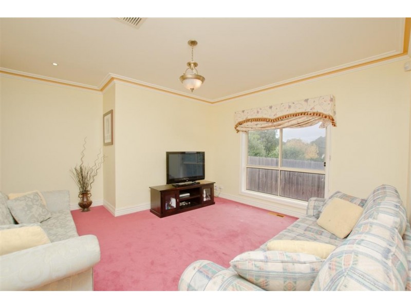 33 Stewarts Lane, Sunbury VIC 3429