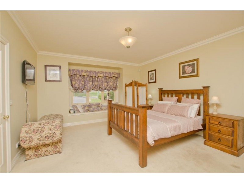33 Stewarts Lane, Sunbury VIC 3429