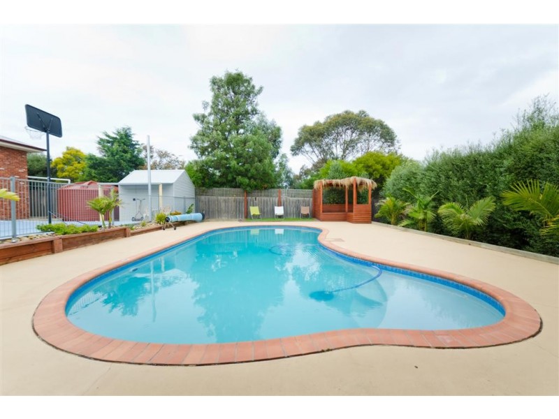 33 Stewarts Lane, Sunbury VIC 3429