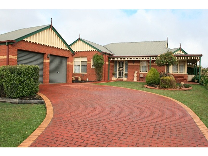 27 BLAIR DRIVE., Kyneton VIC 3444