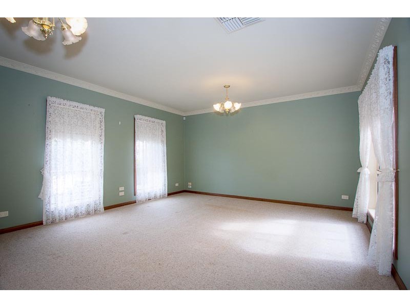 32 Thornton Avenue, Sunbury VIC 3429