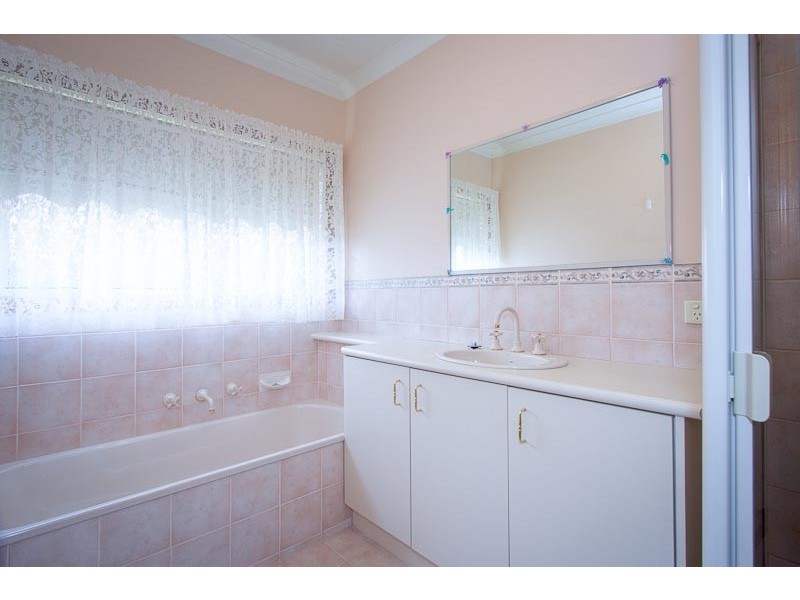 32 Thornton Avenue, Sunbury VIC 3429