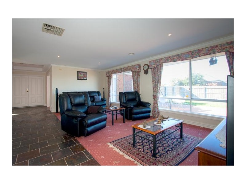 24 Noble Way, Sunbury VIC 3429