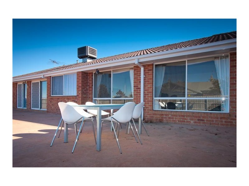24 Noble Way, Sunbury VIC 3429