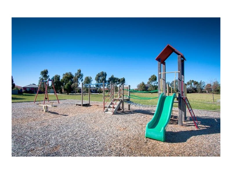 24 Noble Way, Sunbury VIC 3429