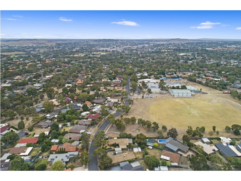 33 McEwen Drive, Sunbury VIC 3429