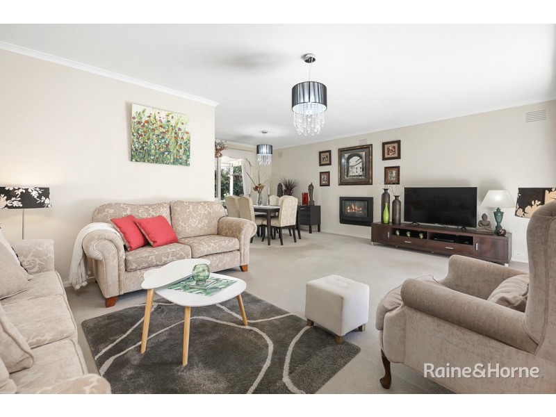 33 McEwen Drive, Sunbury VIC 3429