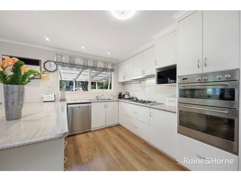 33 McEwen Drive, Sunbury VIC 3429