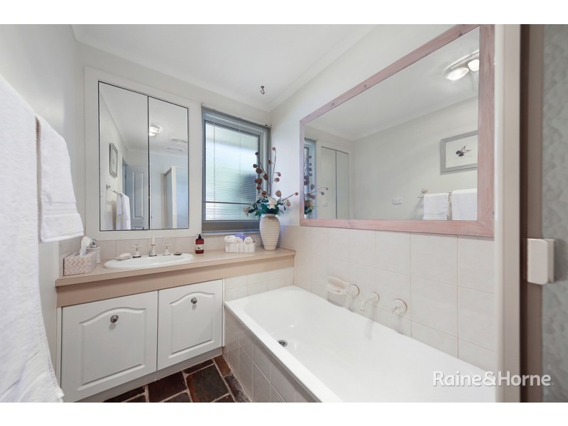 33 McEwen Drive, Sunbury VIC 3429