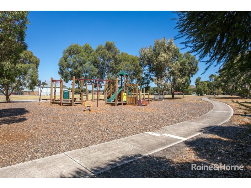 33 McEwen Drive, Sunbury VIC 3429