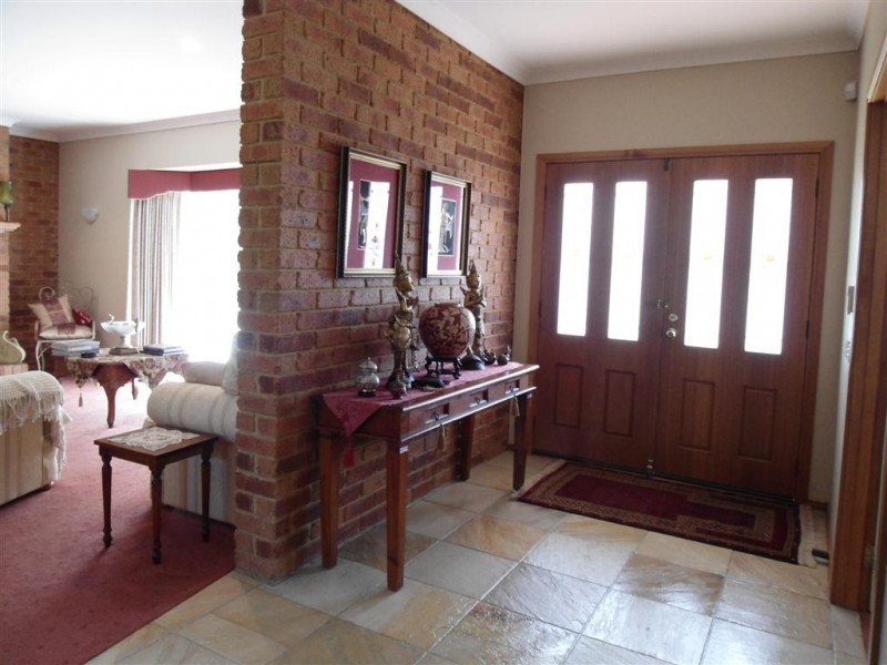 24 Yellow Gum Boulevard, Sunbury VIC 3429