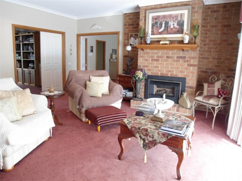 24 Yellow Gum Boulevard, Sunbury VIC 3429