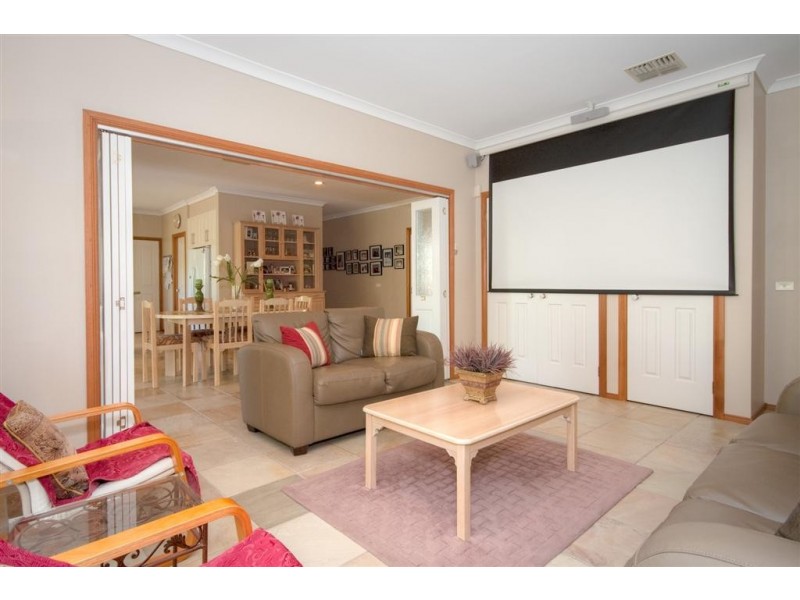 24 Yellow Gum Boulevard, Sunbury VIC 3429