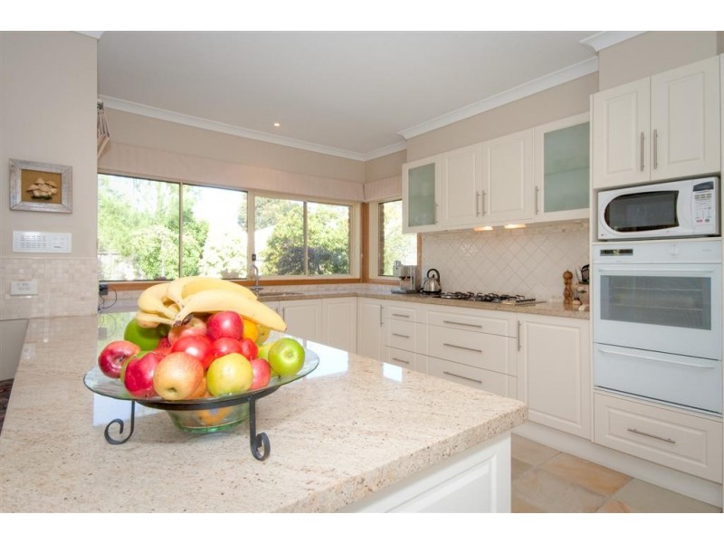 24 Yellow Gum Boulevard, Sunbury VIC 3429