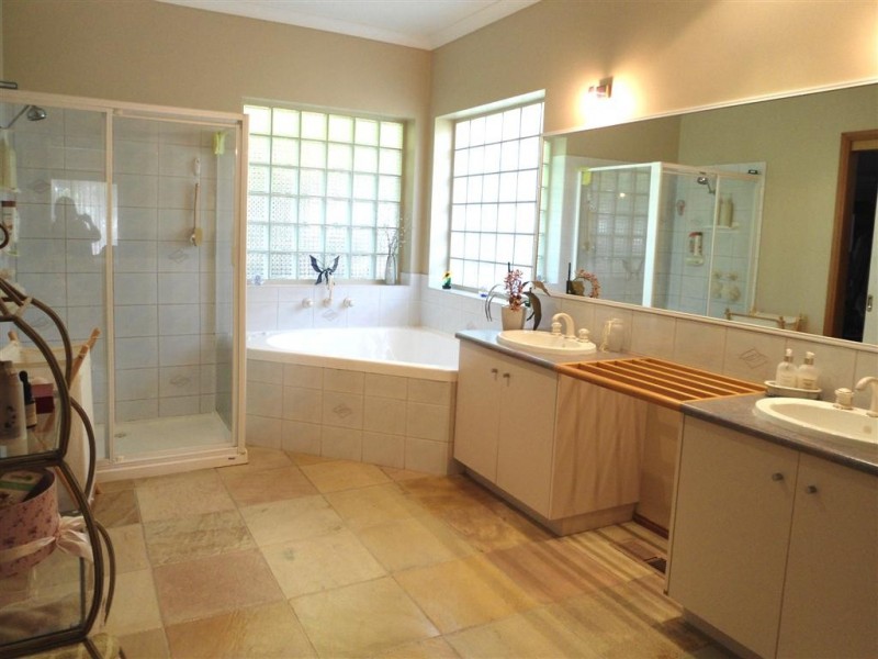 24 Yellow Gum Boulevard, Sunbury VIC 3429