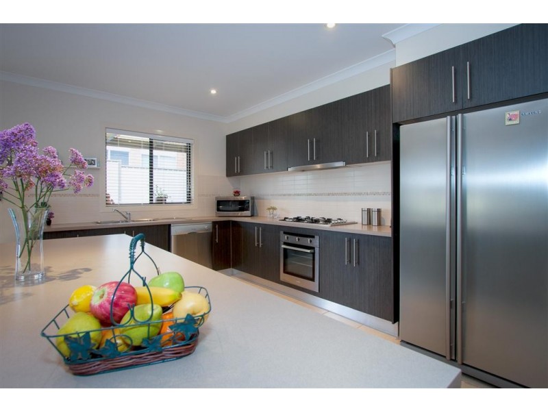 6 Sandpiper Grove, Sunbury VIC 3429