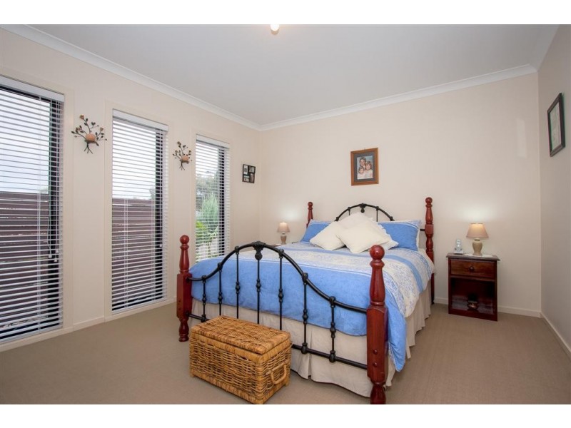 6 Sandpiper Grove, Sunbury VIC 3429