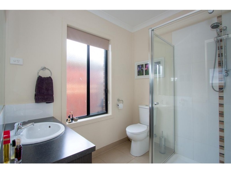 6 Sandpiper Grove, Sunbury VIC 3429