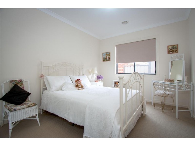 6 Sandpiper Grove, Sunbury VIC 3429