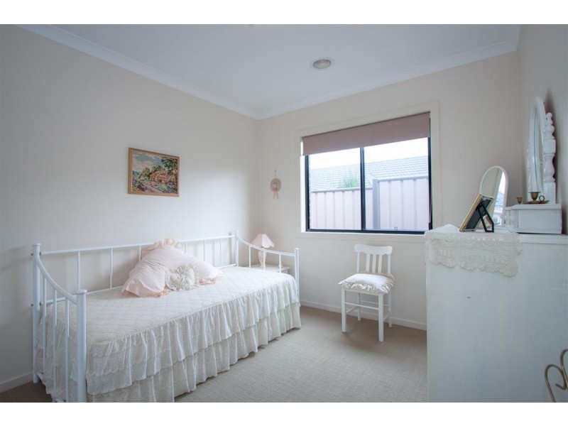 6 Sandpiper Grove, Sunbury VIC 3429