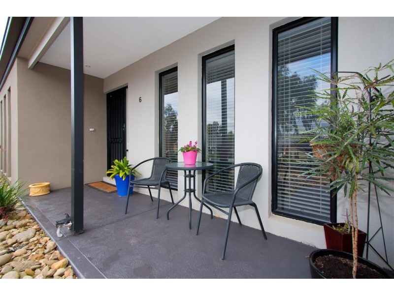 6 Sandpiper Grove, Sunbury VIC 3429