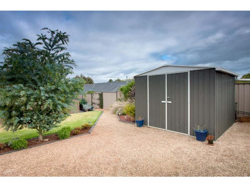 6 Sandpiper Grove, Sunbury VIC 3429