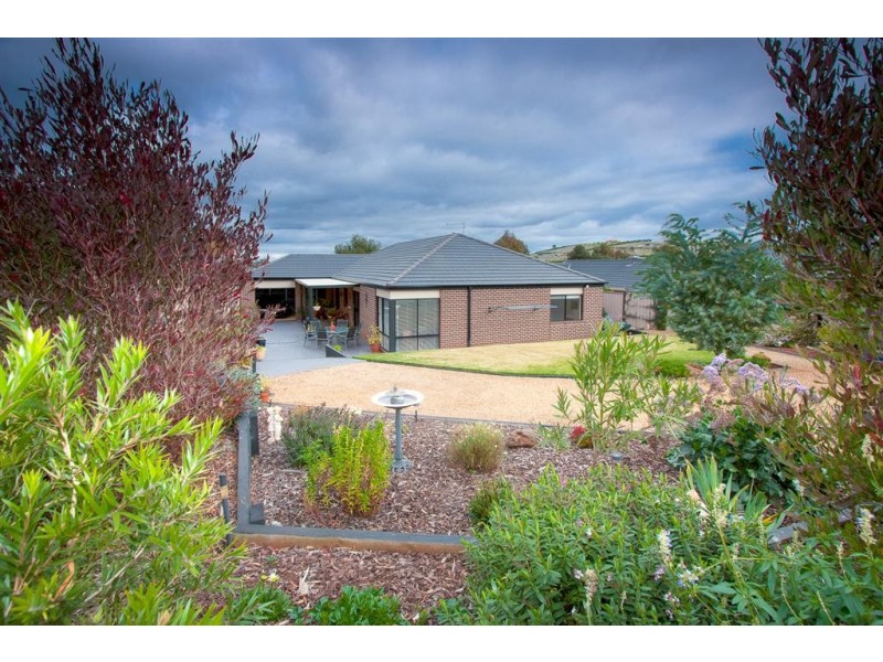 6 Sandpiper Grove, Sunbury VIC 3429