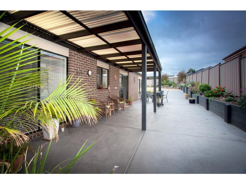 6 Sandpiper Grove, Sunbury VIC 3429