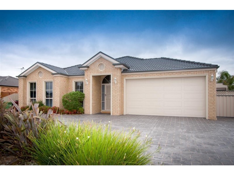 8 Orchardview Grove, Sunbury VIC 3429