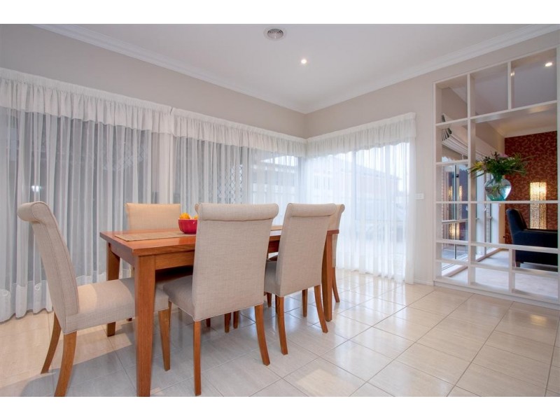 8 Orchardview Grove, Sunbury VIC 3429